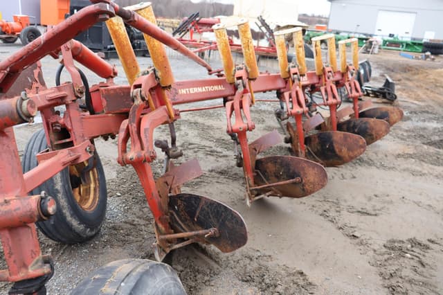 Image of International Harvester 720 equipment image 3