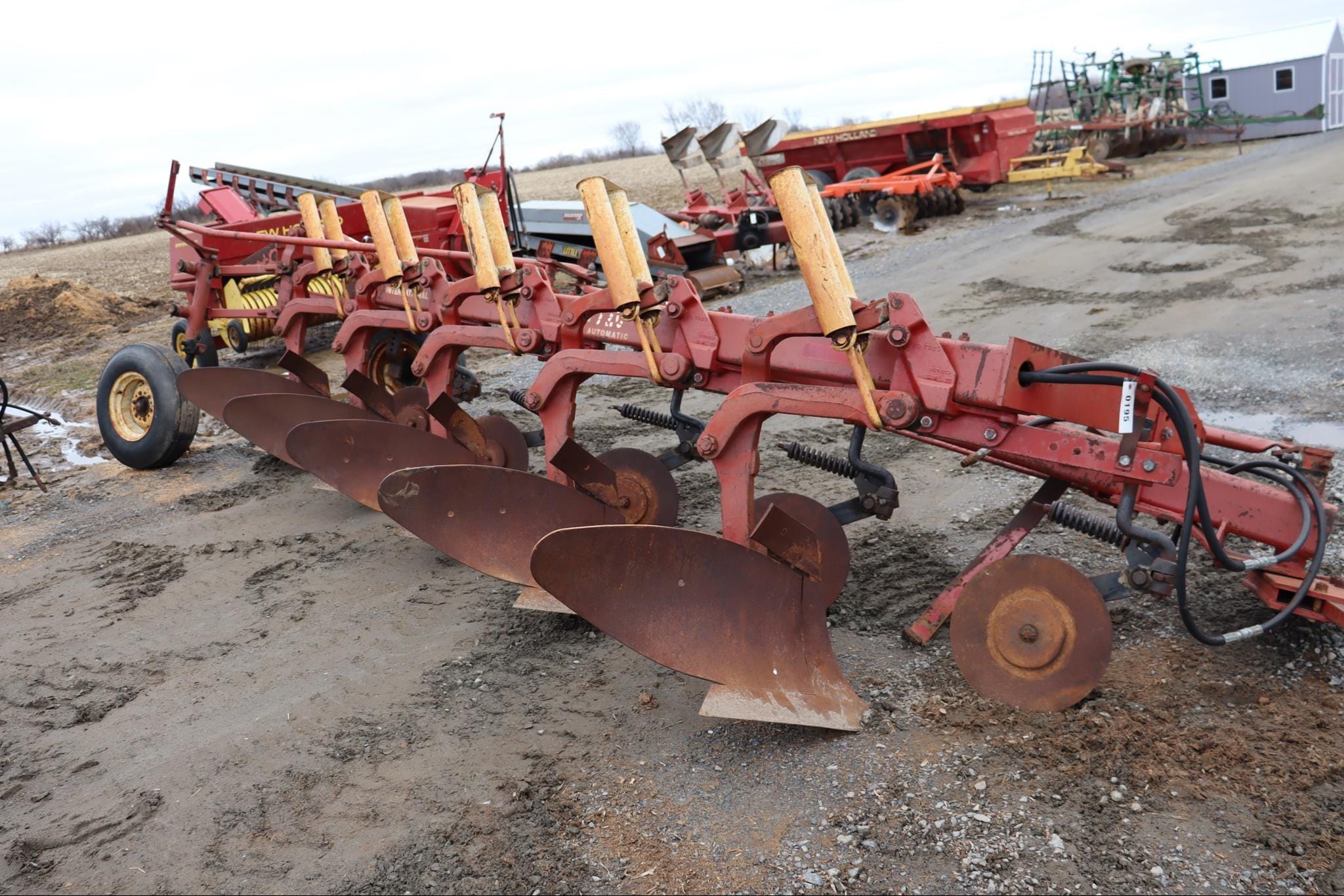 International Harvester 720 Equipment Image0