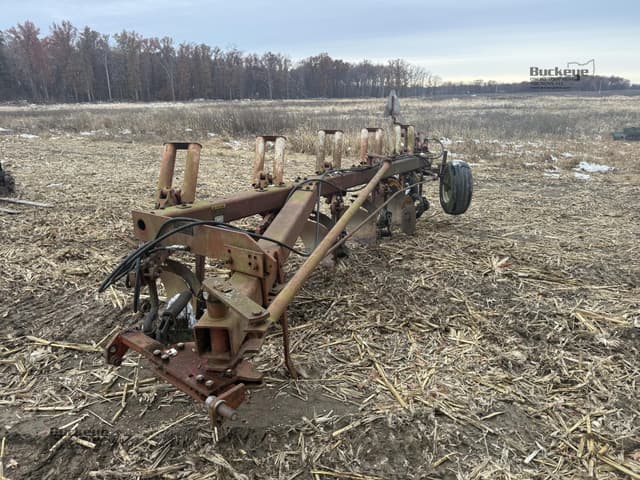 Image of International Harvester 720 equipment image 1