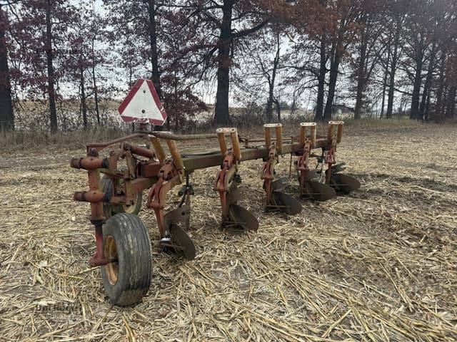 Image of International Harvester 720 equipment image 4