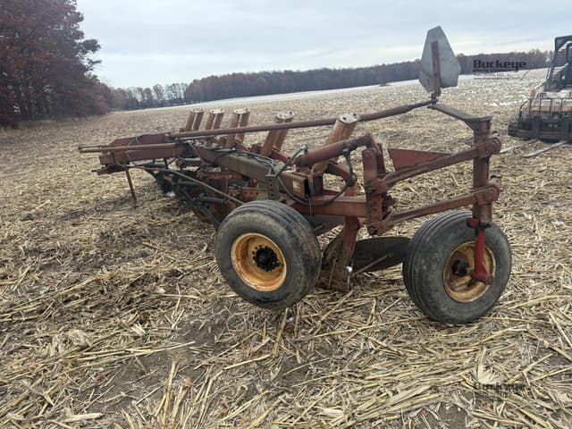 Image of International Harvester 720 equipment image 2