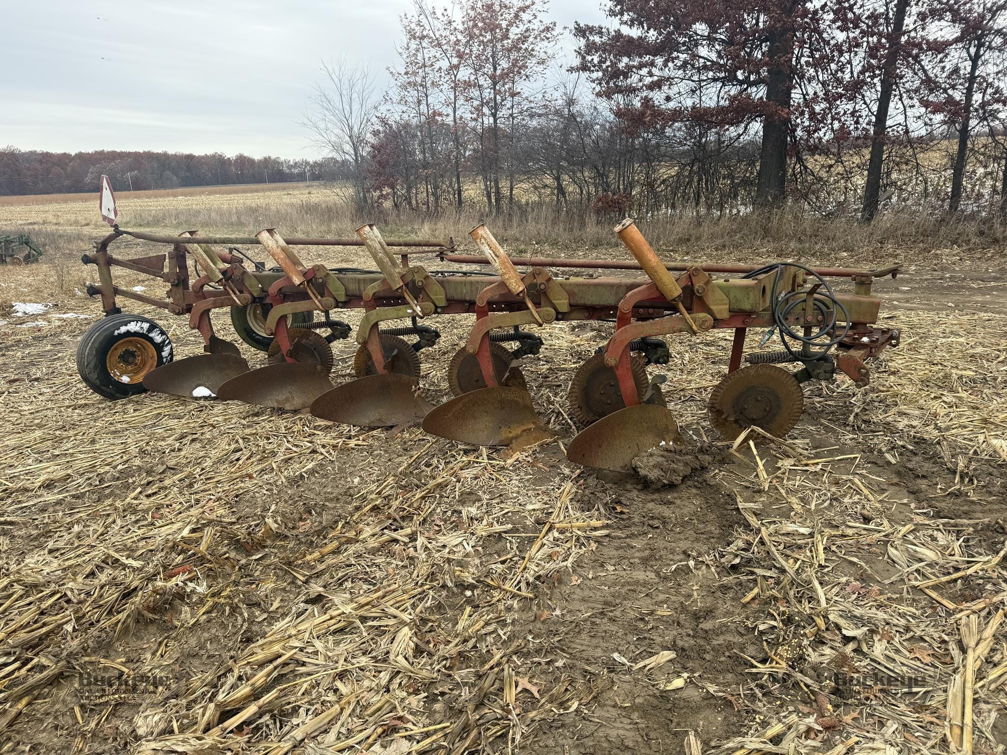 International Harvester 720 Equipment Image0