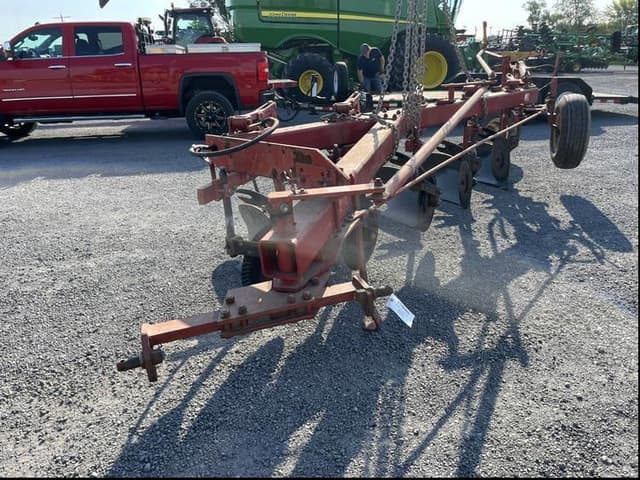 Image of International Harvester 720 equipment image 2