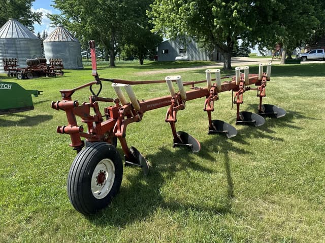 Image of International Harvester 720 equipment image 3