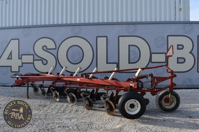 Image of International Harvester 720 equipment image 2