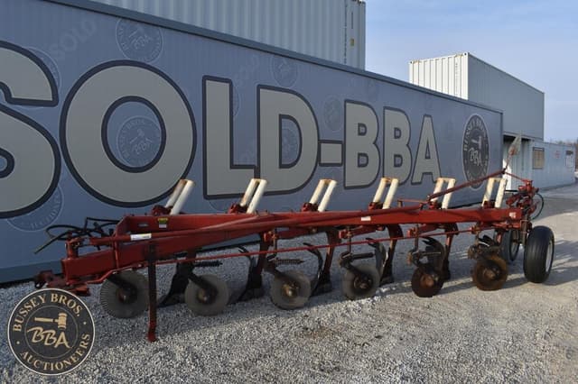 Image of International Harvester 720 equipment image 1