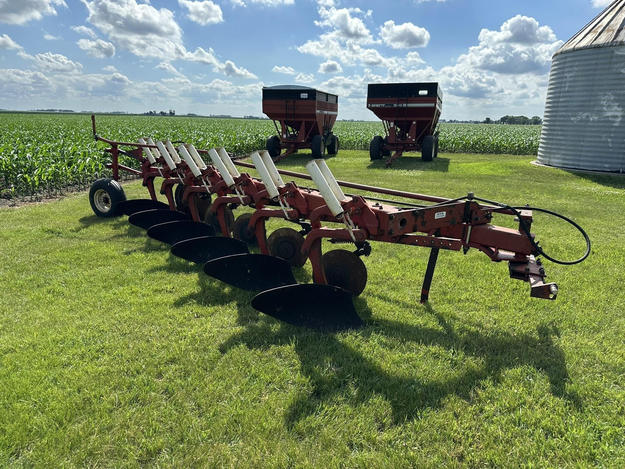 International Harvester 720 Equipment Image0