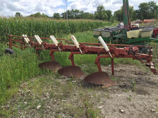 Image of International 720 equipment image 4