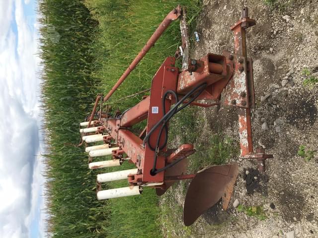 Image of International 720 equipment image 2