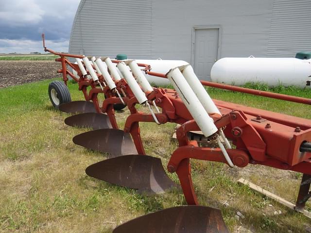 Image of International Harvester 720 equipment image 3