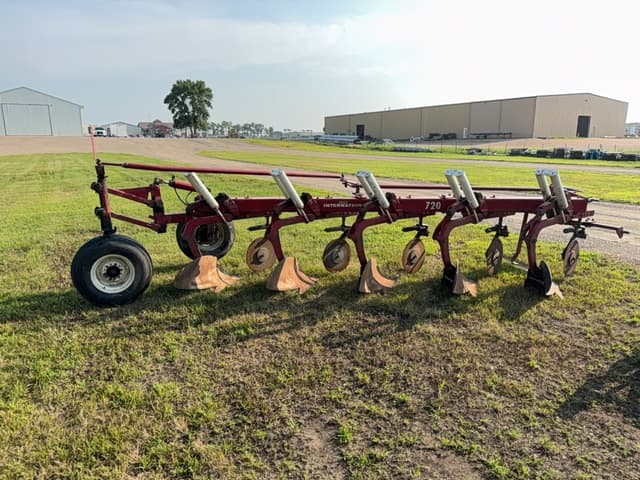 Image of International Harvester 720 equipment image 4