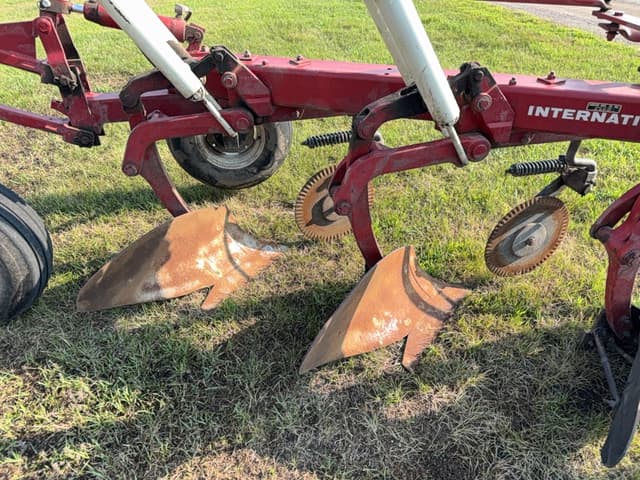 Image of International Harvester 720 equipment image 3