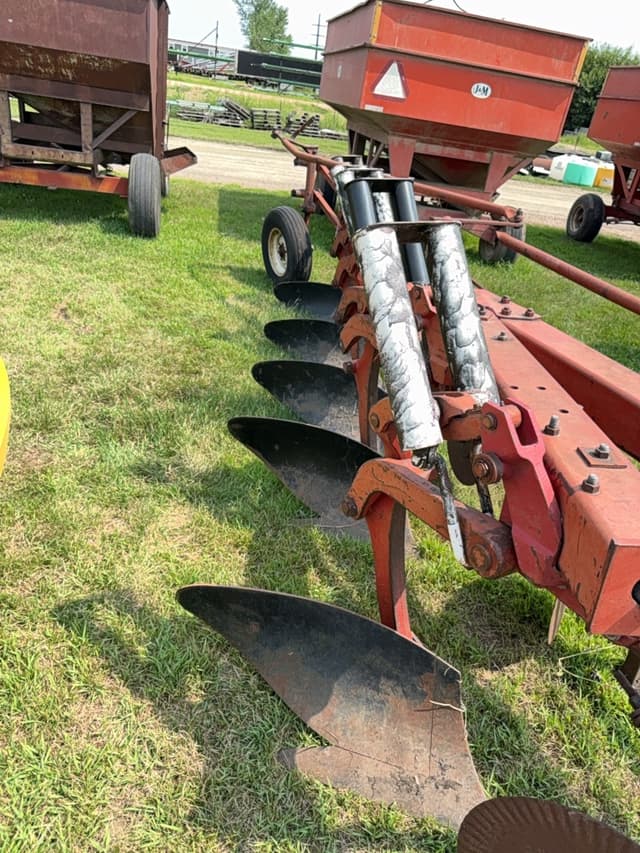Image of International Harvester 720 equipment image 4