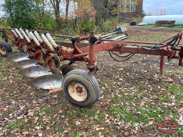Image of International Harvester 720 equipment image 1