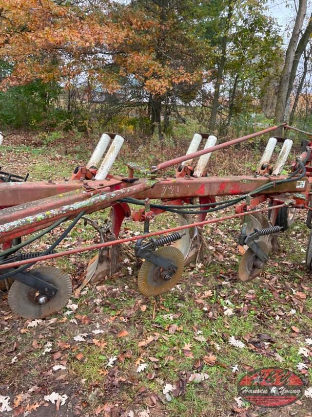 Image of International Harvester 720 equipment image 3