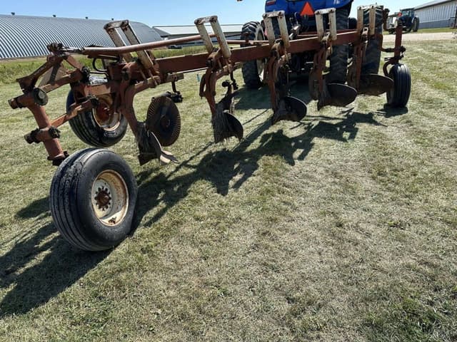 Image of International Harvester 720 equipment image 2