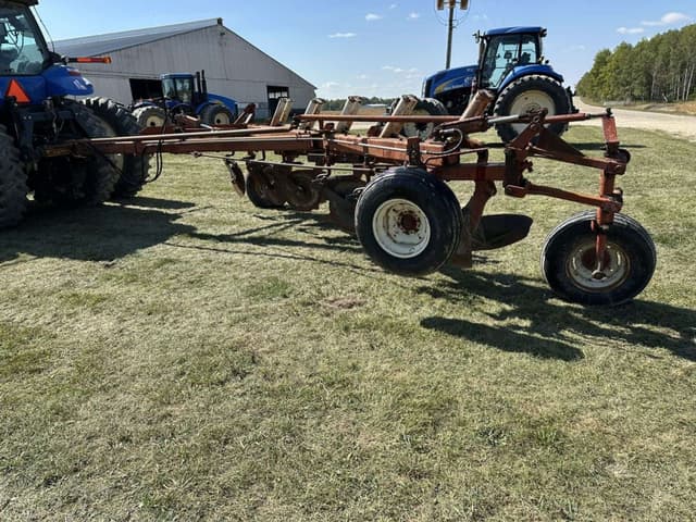 Image of International Harvester 720 equipment image 1