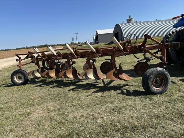 Image of International Harvester 720 equipment image 3
