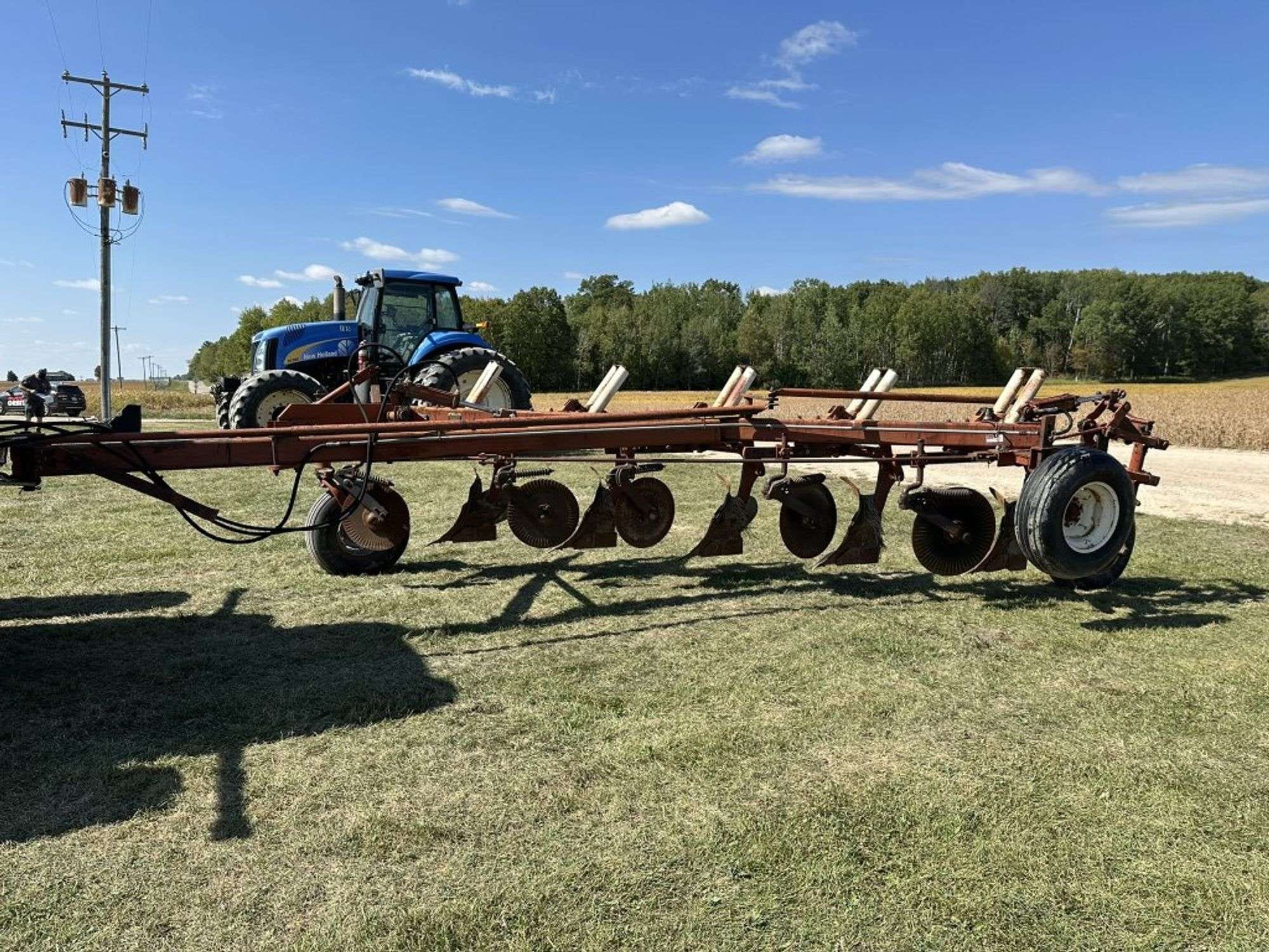 International Harvester 720 Equipment Image0