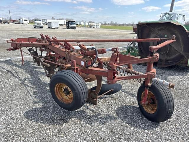 Image of International Harvester 720 equipment image 1