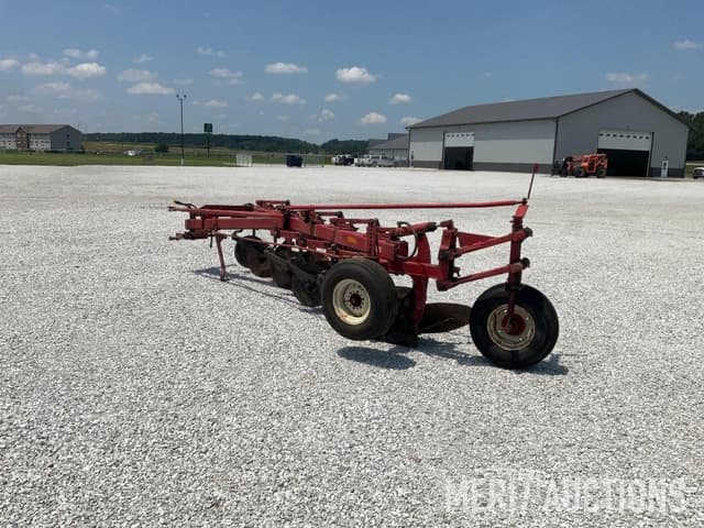 Image of International Harvester 720 equipment image 2