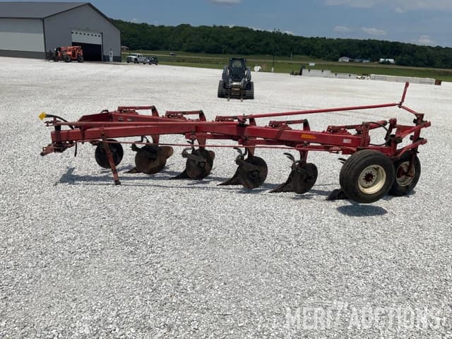 Image of International Harvester 720 equipment image 1