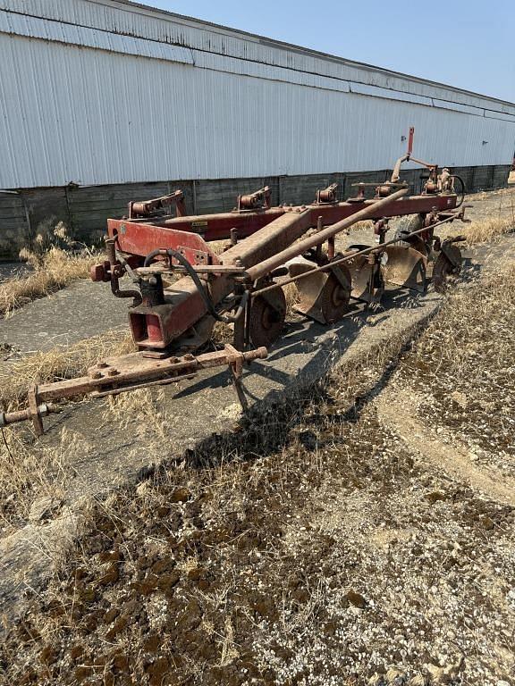 Image of International Harvester 720 equipment image 1