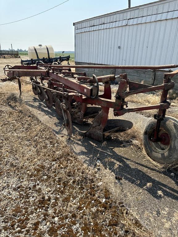 Image of International Harvester 720 equipment image 2