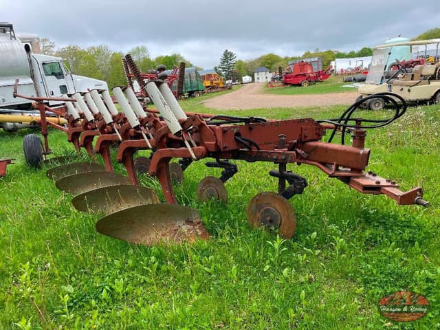 Image of International Harvester 720 equipment image 1