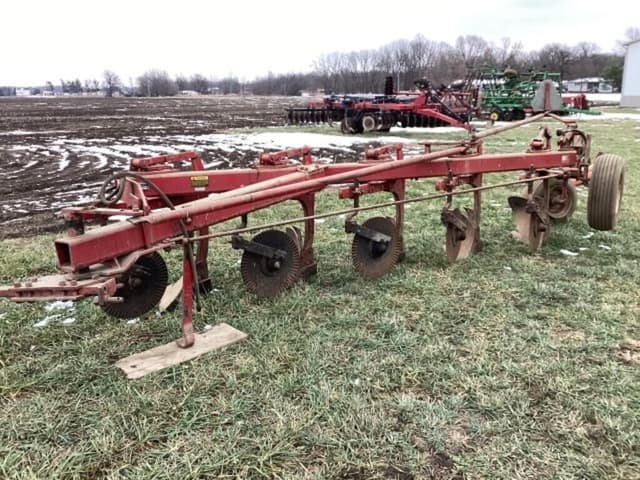 Image of International Harvester 720 equipment image 3