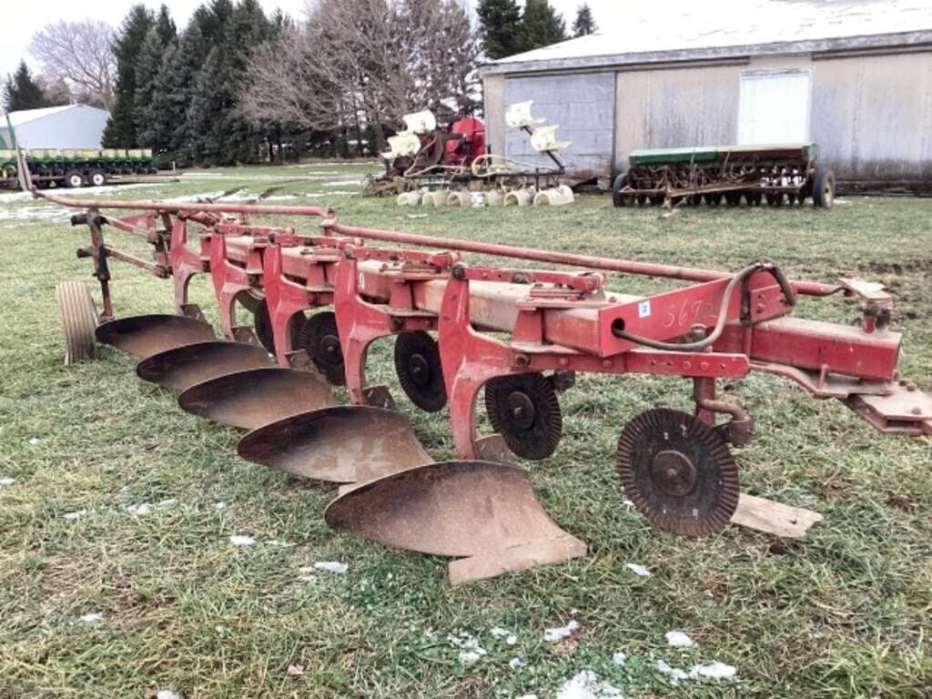 International Harvester 720 Equipment Image0