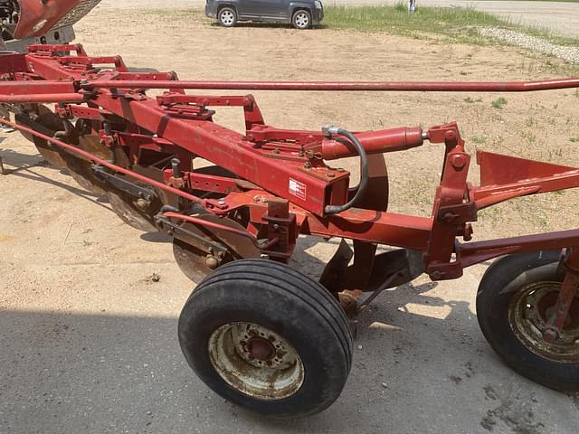 Image of International Harvester 720 equipment image 2