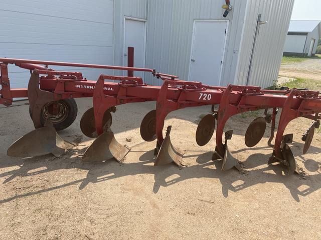 Image of International Harvester 720 equipment image 4
