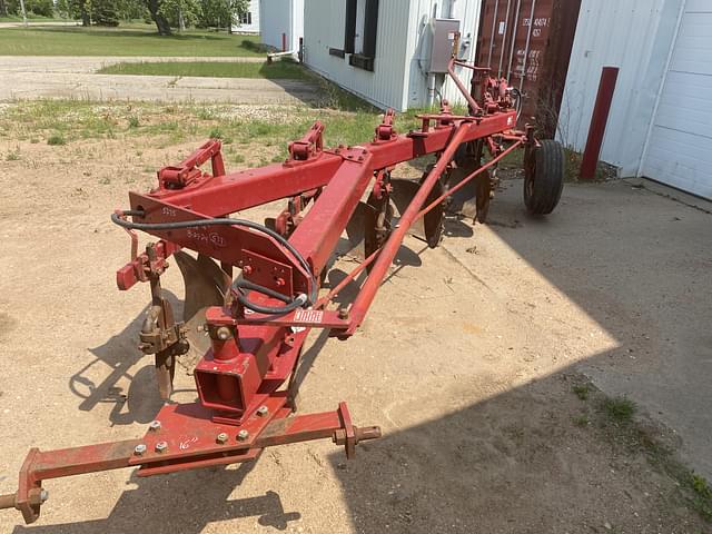 Image of International Harvester 720 equipment image 1