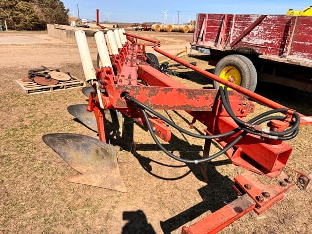 Image of International Harvester 720 equipment image 2