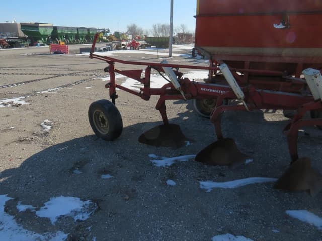 Image of International 720 equipment image 3