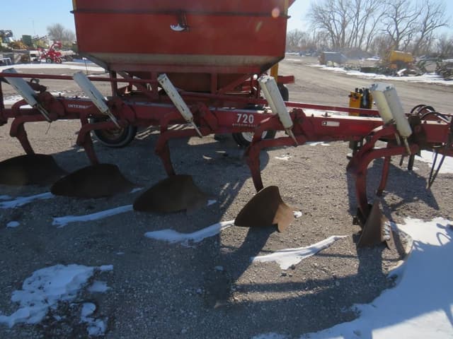 Image of International 720 equipment image 2