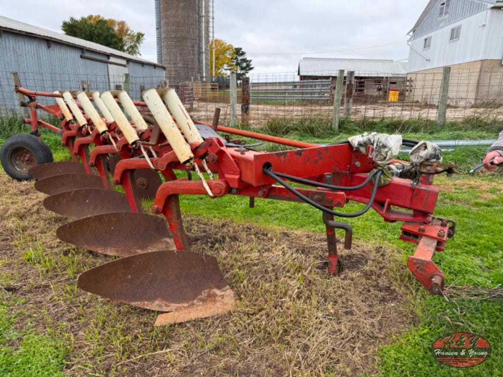 International Harvester 720 Equipment Image0