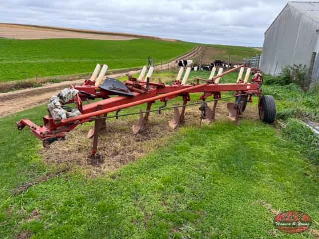 Image of International Harvester 720 equipment image 1