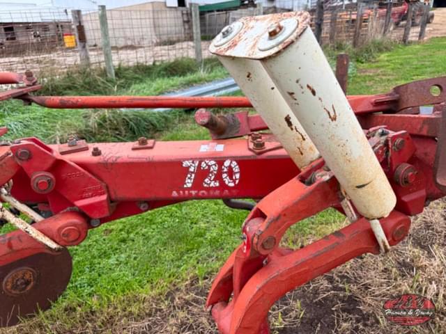 Image of International Harvester 720 equipment image 4