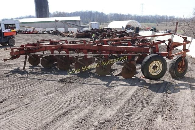 Image of International Harvester 720 equipment image 2