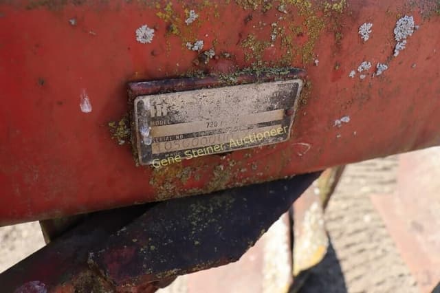 Image of International Harvester 720 equipment image 4
