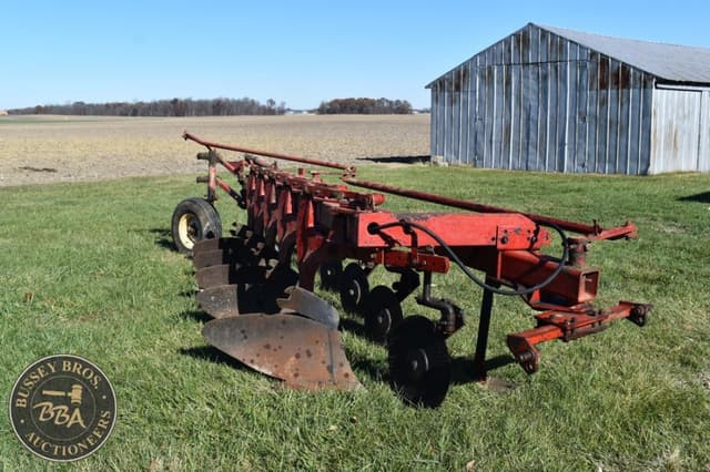 Image of International Harvester 720 equipment image 2