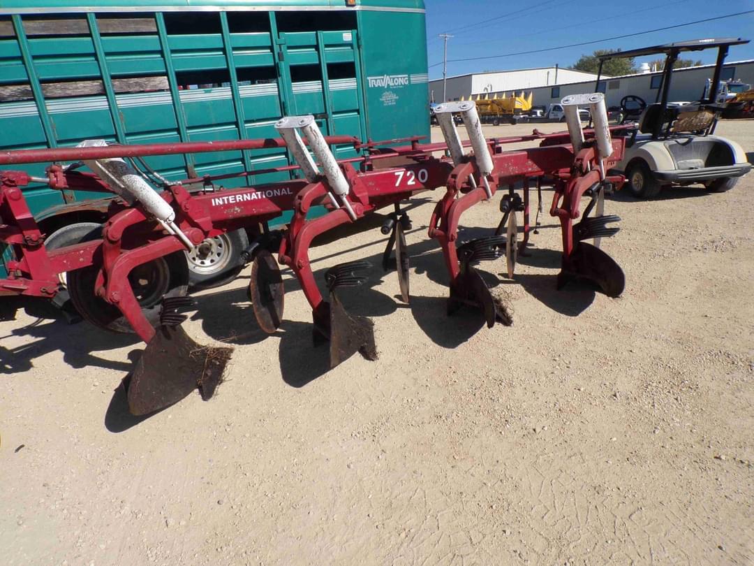 Image of International Harvester 720 Image 0