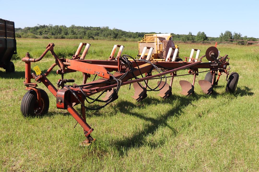 Image of International Harvester 720 Image 1