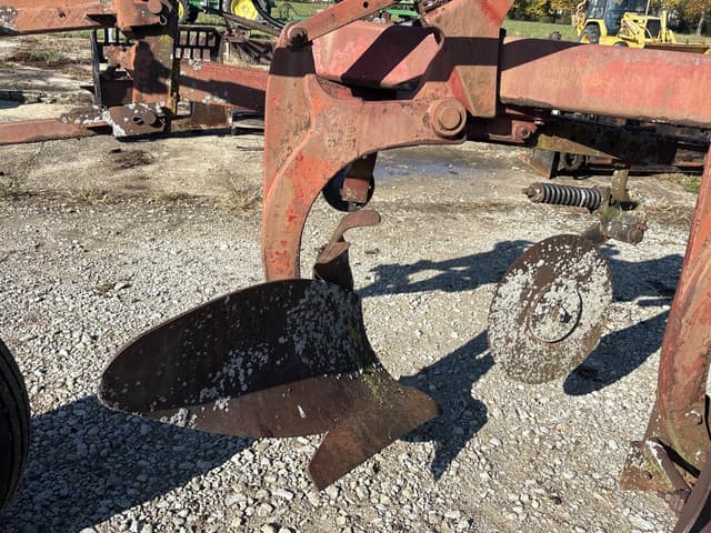 Image of International Harvester 720 equipment image 2