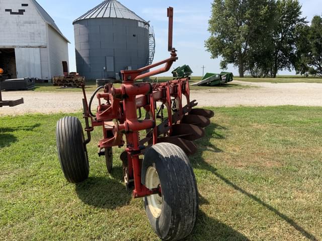 Image of International Harvester 720 equipment image 1