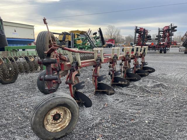Image of International Harvester 720 equipment image 3