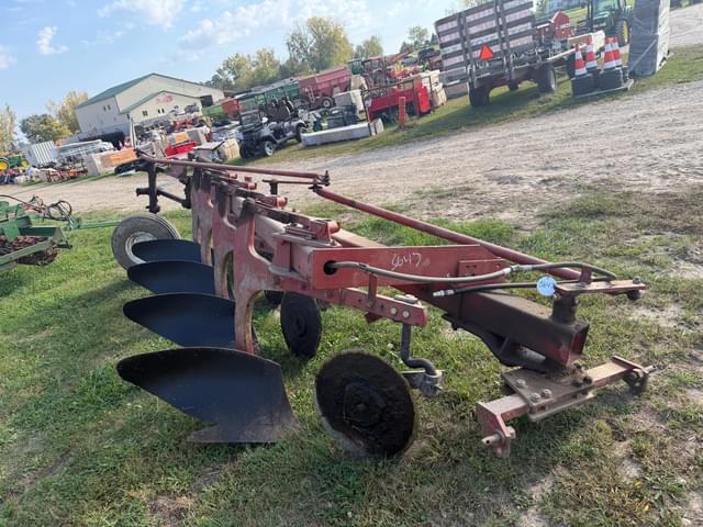 Image of International Harvester 720 equipment image 2