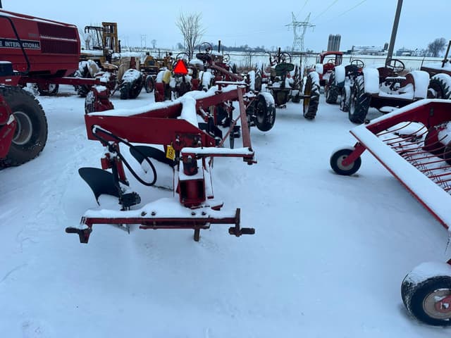 Image of International Harvester 720 equipment image 1